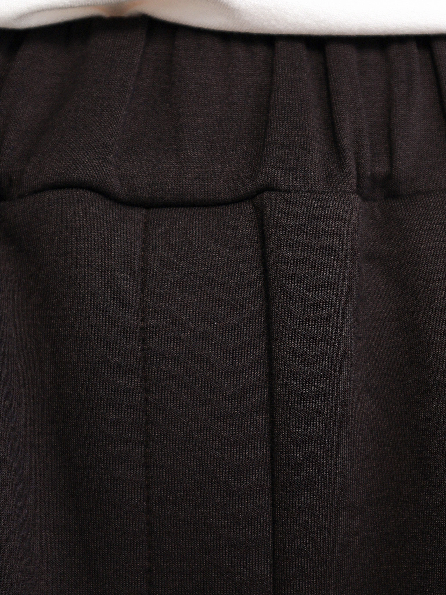 Брюки трикотажные темно-коричневого цвета с эластичным поясом